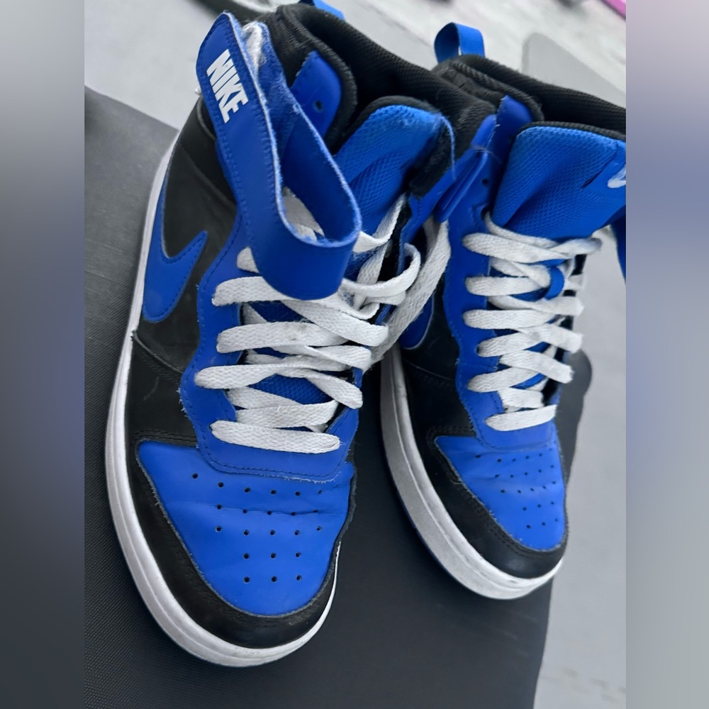 Nike high top sneakers for big boys/youth size 6Y
